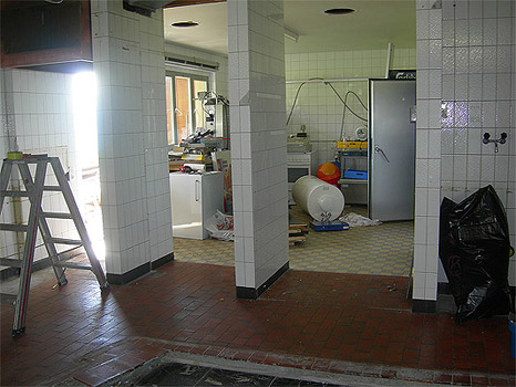 Juni 2008 - Die Metzger Vitrine ist weg