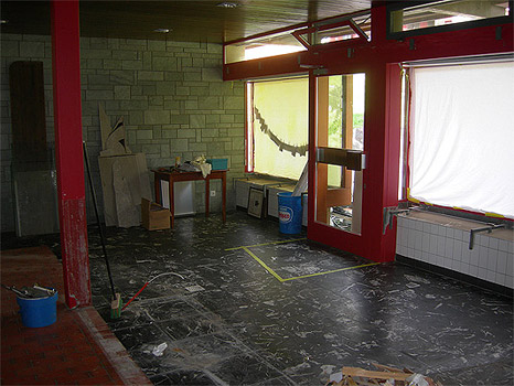 Juni 2008 - Die Metzger Vitrine ist weg