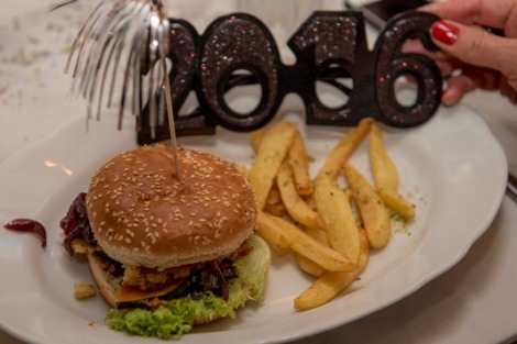 Travolta Burger mit hausgemachten Johnys